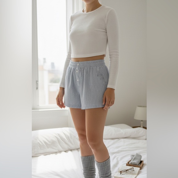 No Boundaries Pants - No Boundaries Blue & White Pinstripe Cotton Shorts (L 12/14)